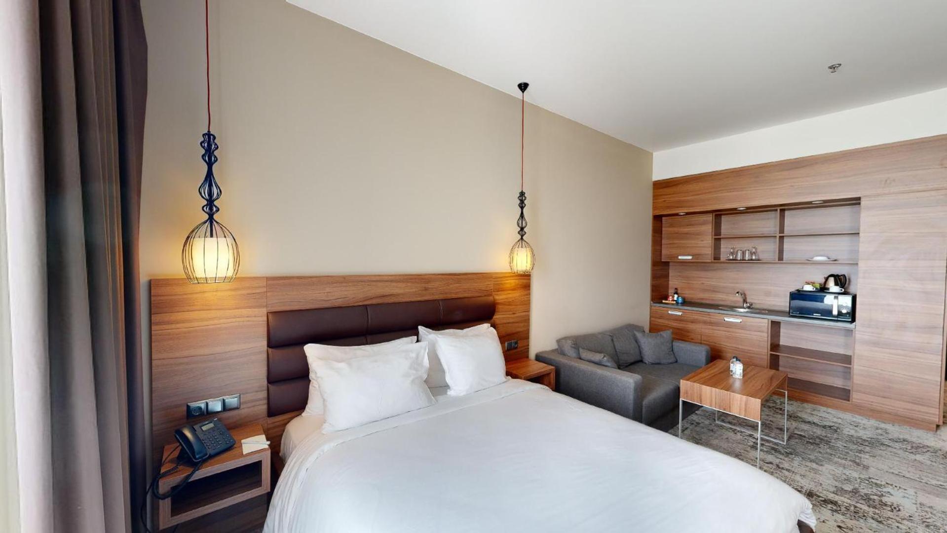 Western Premier Airport 4*