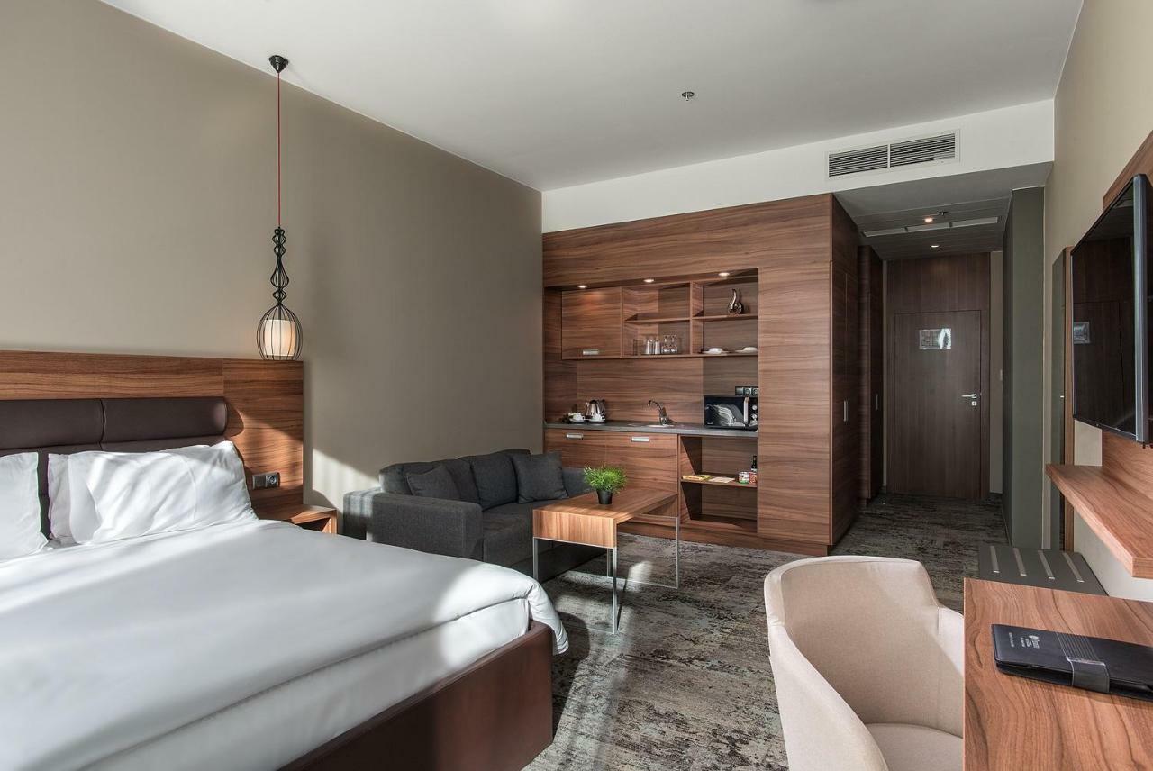 Hotel Western Premier Airport 4*