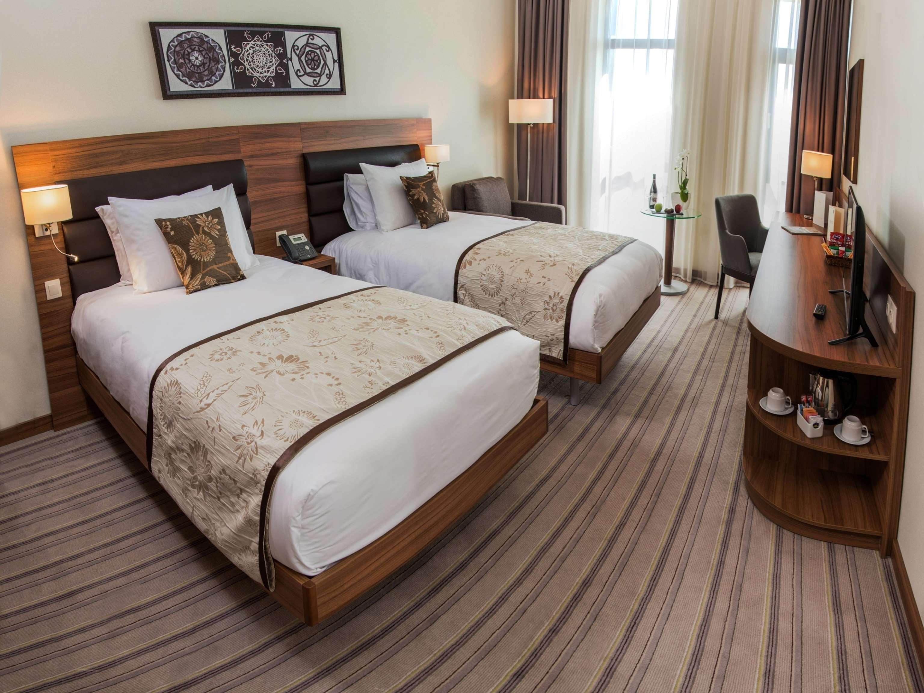 Hotel Premier Airport 4*