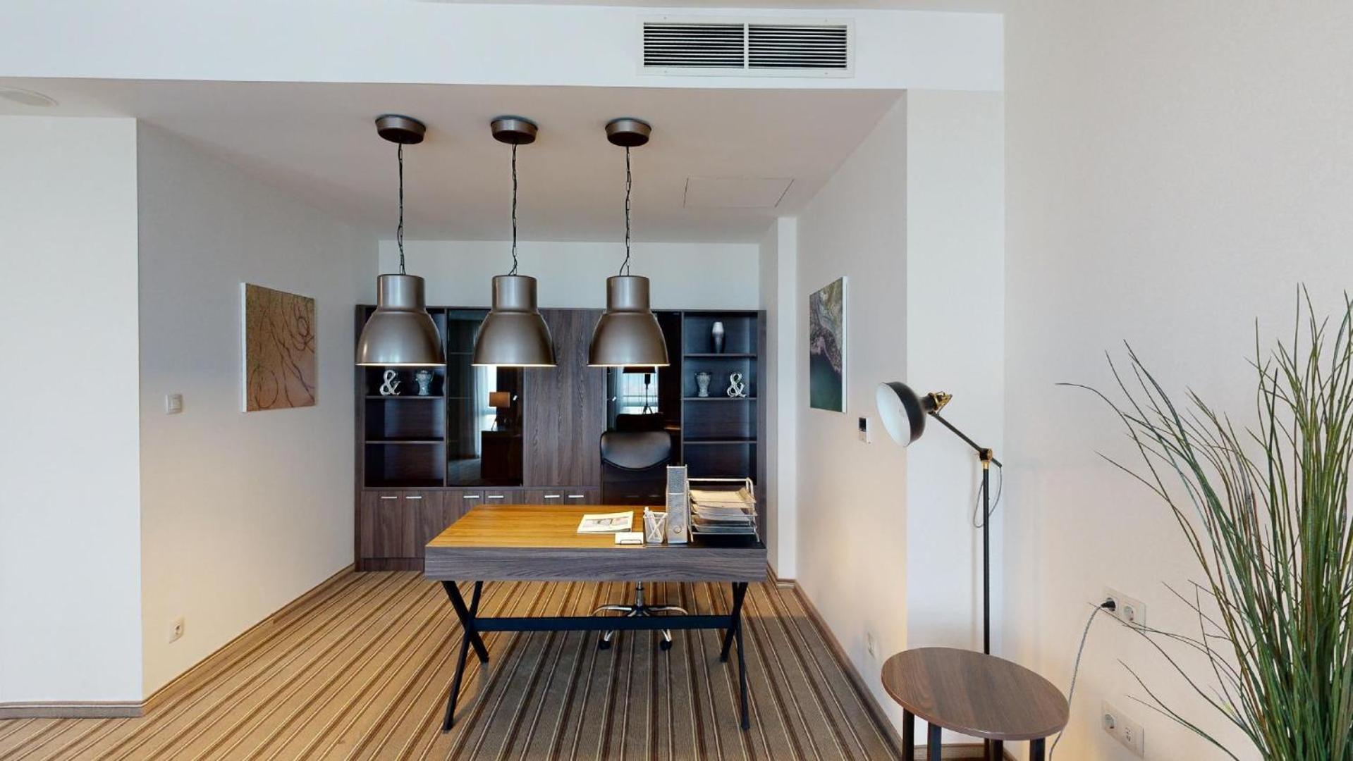Premier Airport Hotel 4*