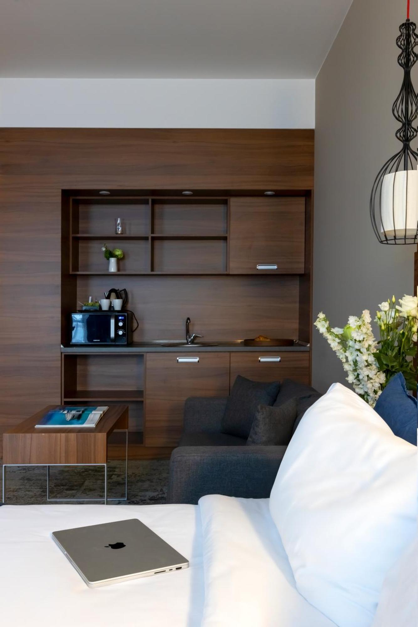 Hotel Premier Airport